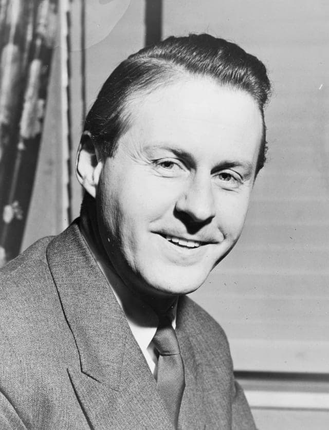 Portrait photograph of the Norwegian explorer Thor Heyerdahl.